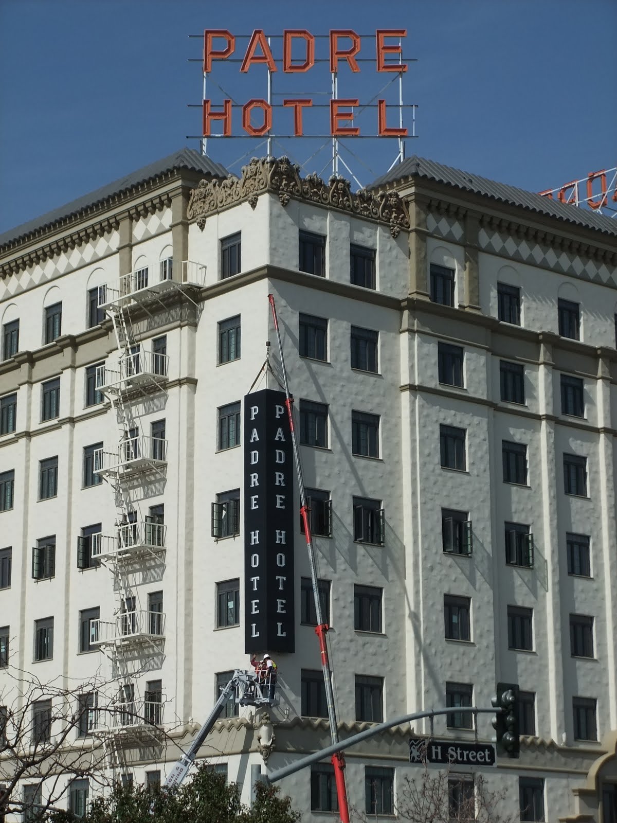 padre hotel bakersfield