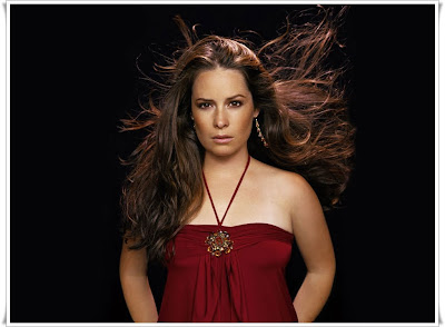 Holly marie combs hairstyle