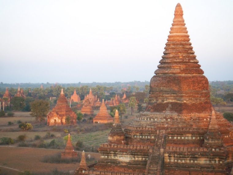 Bagan , au coucher du soleil