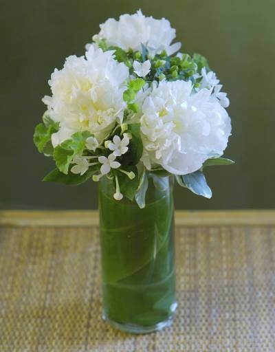 [white_peonies_lg.jpg]