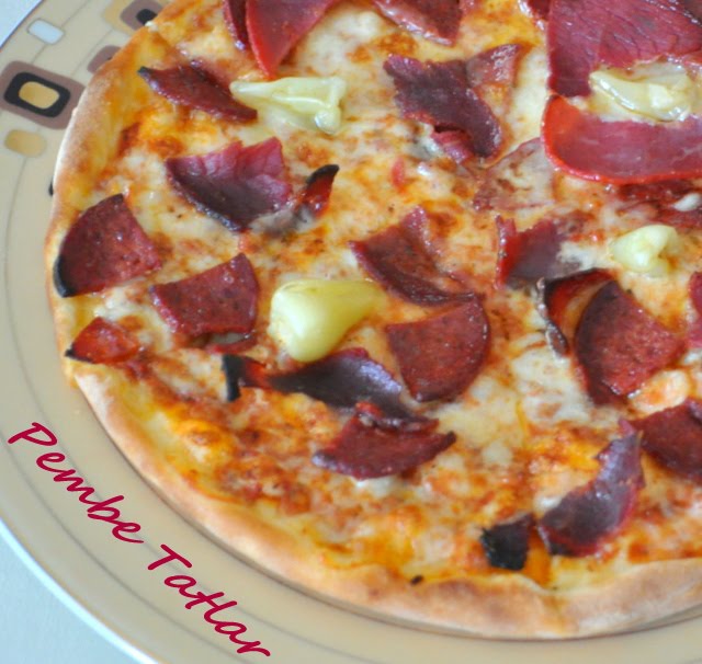 Pembe Tatlar Pastırmalı Sucuklu Pizza