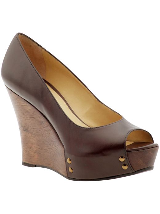 Women Shoes Ready for Fashion Stable Shoes