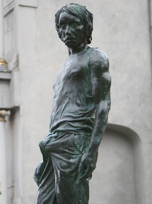 A Tours: une statue de Jean Royer en centre ville! Erection+Statue