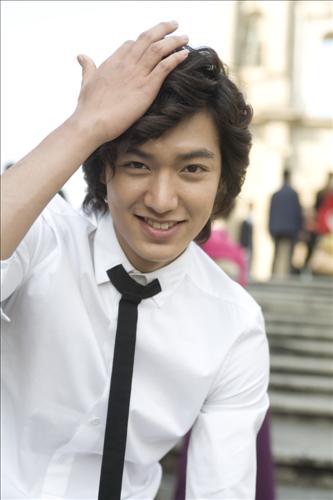 cartun: Artis korea laki-laki