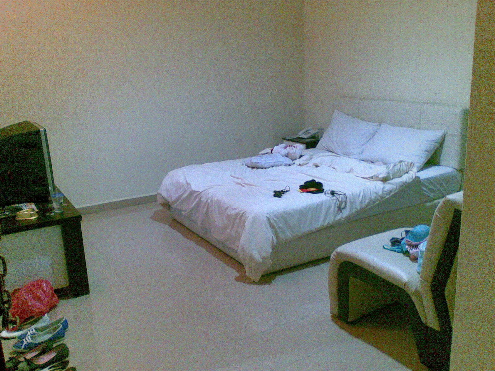 [The+hotel+room..jpg]