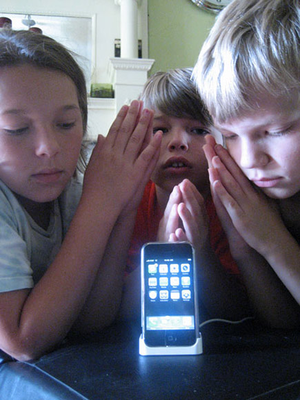 kids with iphones
