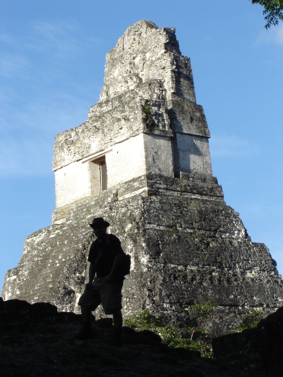 [060918_luis_figueroa_tikal.JPG]