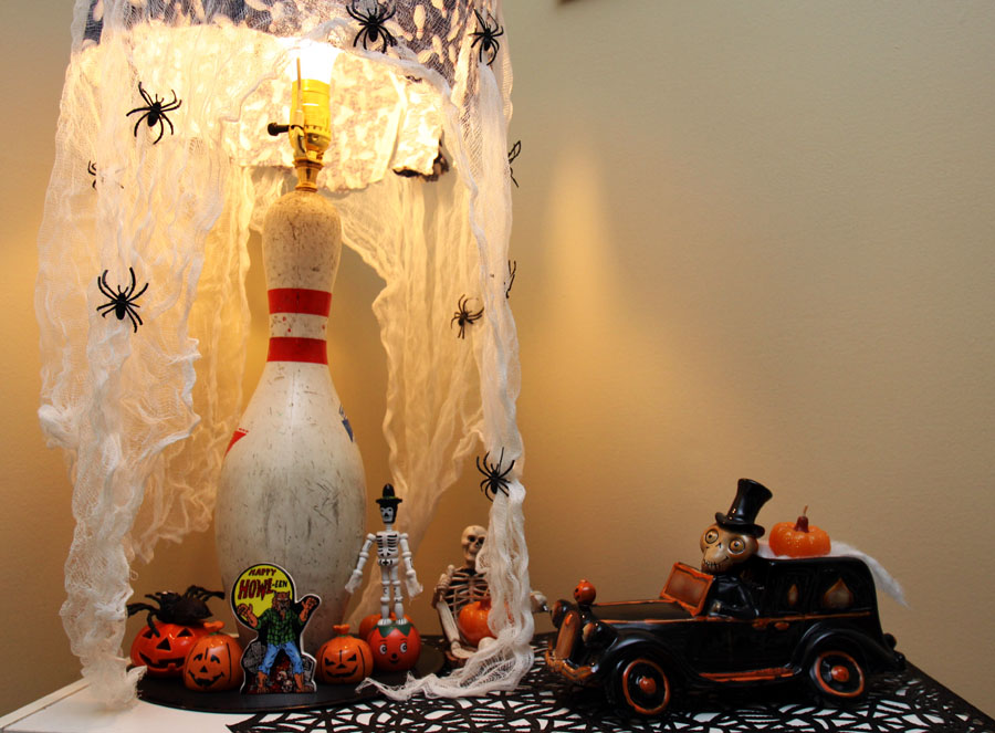 BlondeShot Creative Halloween shelf and decorations