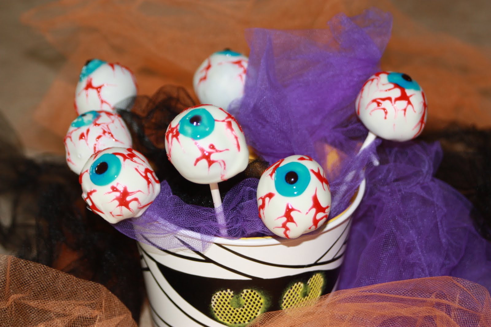 My Three Gs Creepy Eyeball Cake Pops