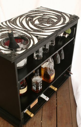 [bar_back1.jpg]