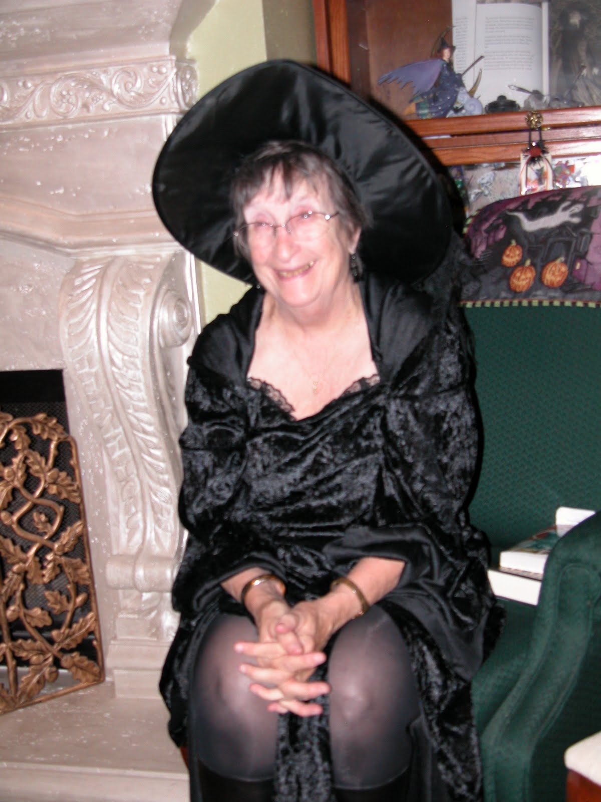 [Fran+in+Boots+Witch.jpg]
