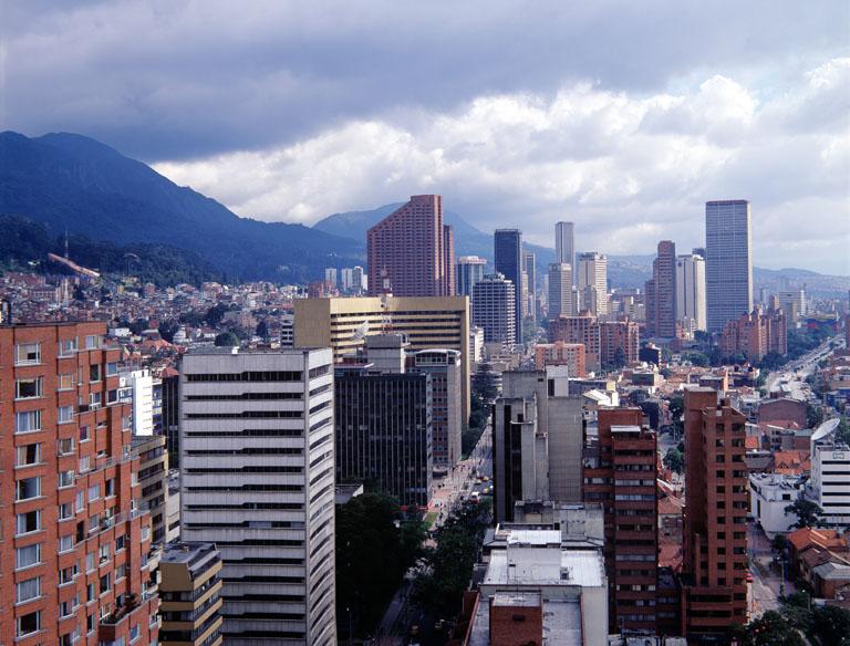 http://1.bp.blogspot.com/_5tY-XfbgJe0/THHWVNSRYbI/AAAAAAAAE8U/7qT2YQ4cylw/s1600/big-buildings-bogota-skies.jpg