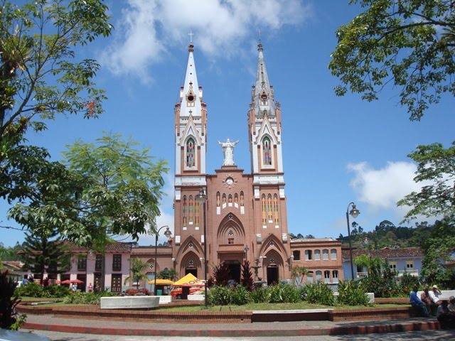 ¡Estan pintando la Iglesia Maria Inmaculada!