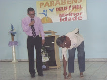 Pr Luizinho ensinando Exercícios para os irmãos