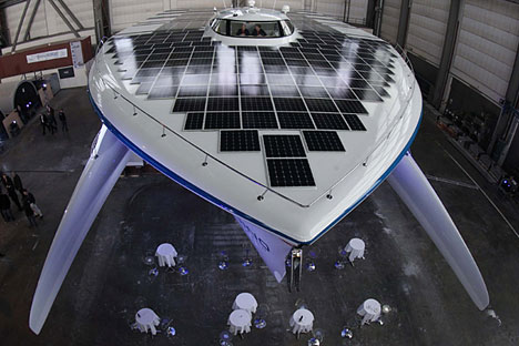 [planetsolar-largest-solar-boat.jpg]