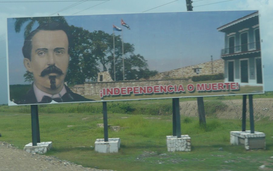 [cartel-publicitario-cuba-9.jpg]