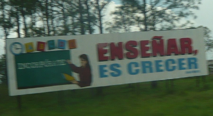 [cartel-publicitario-cuba-001.jpg]