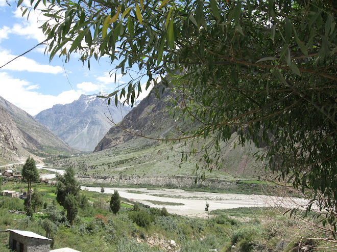 Valley before the long climb to Manali.