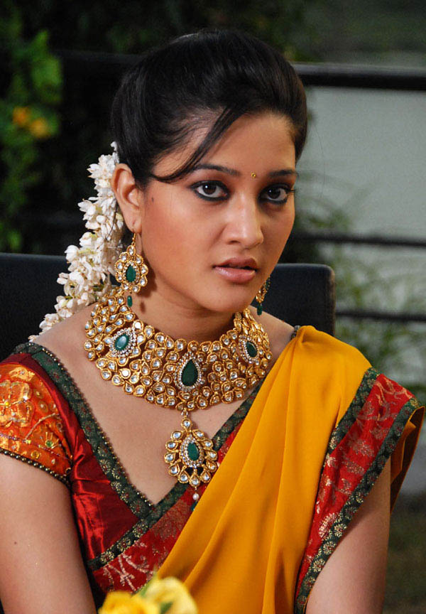 Ritu Barmecha In 'Aha Naa Pellanta' Movie Stills