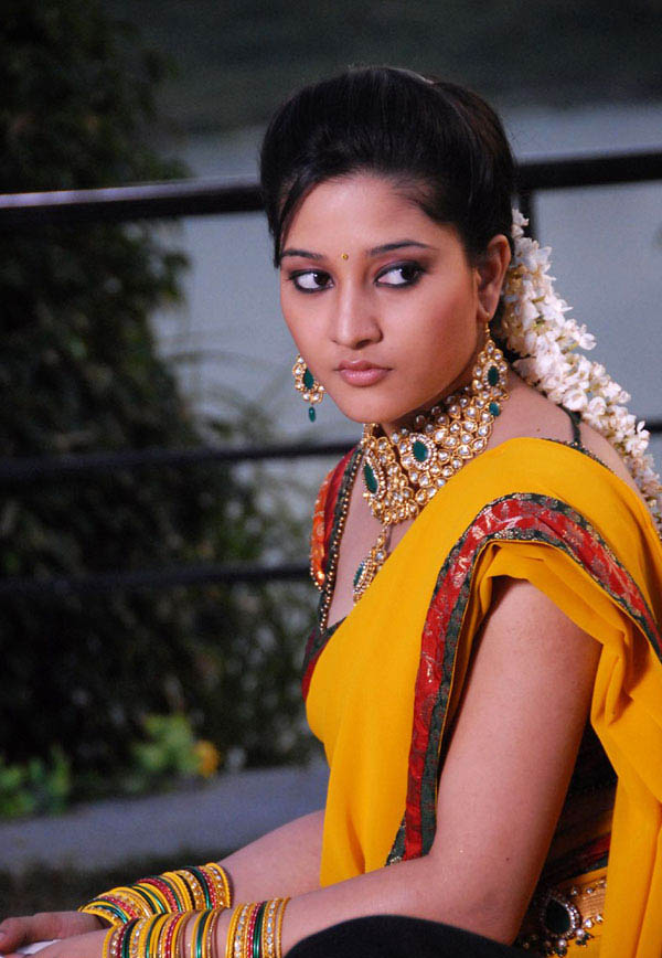 Ritu Barmecha In 'Aha Naa Pellanta' Movie Stills