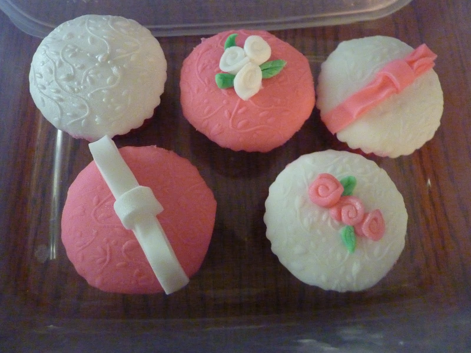 Deb's Cakes and Cupcakes Fondant embosser