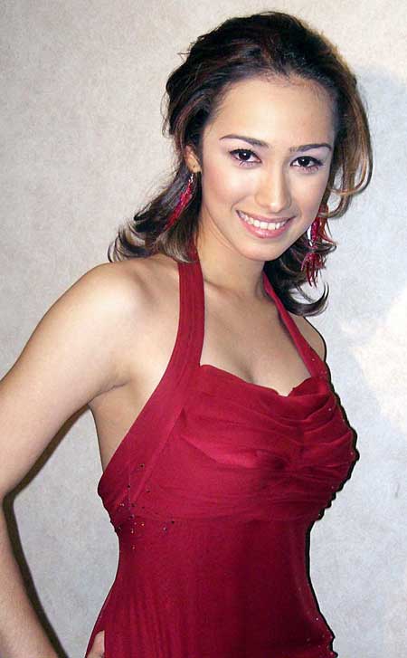 Alexandra Gottardo in Sexy Red Dress