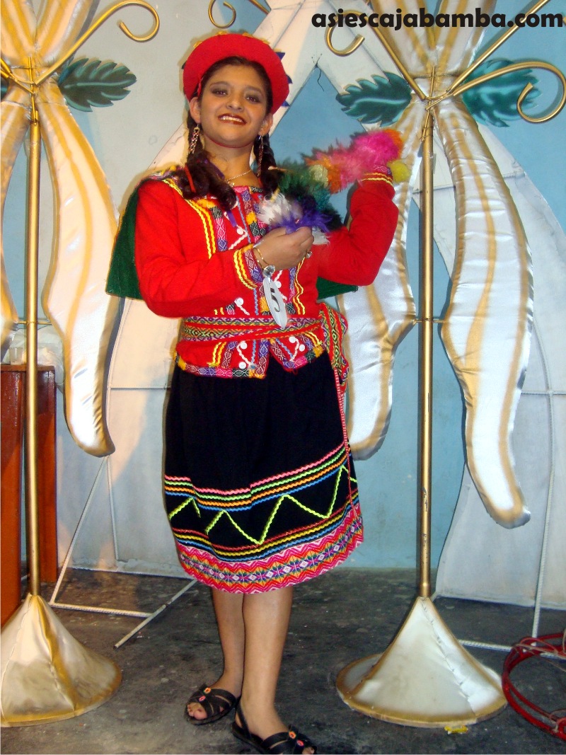 Video de Celia Rubio, señorita Quingray Cruz, en traje tipico - Cajabamba