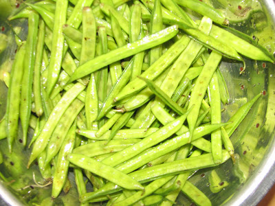 indian kitchen: GORU CHIKKUDUKAYA KOBBARI KOORA(GAWAR BEANS FRY)