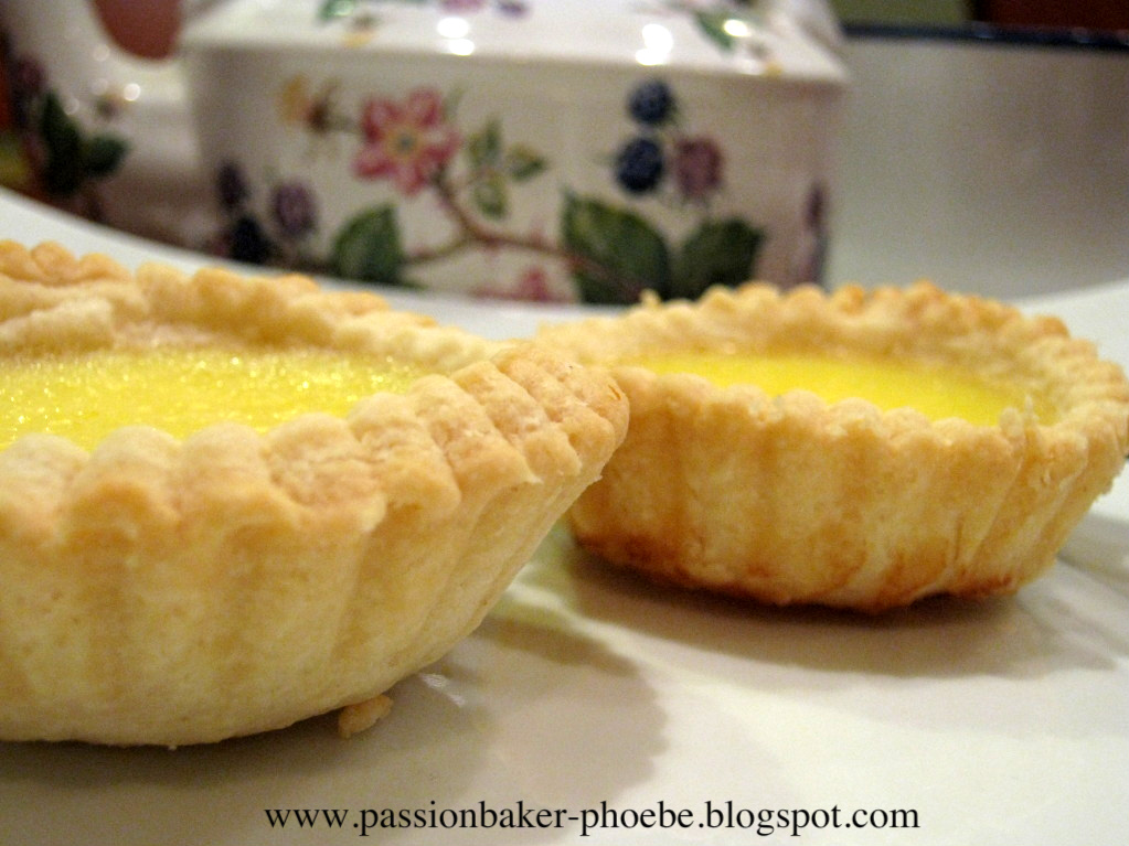 Buy Banh TrứNg Tart near me with free delivery