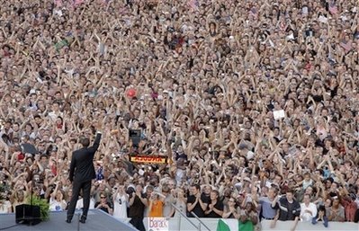 [obama_berlin_crowd.jpg]
