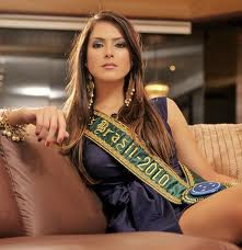 Debora Moura Lyra: Miss Brazil Universe 2010