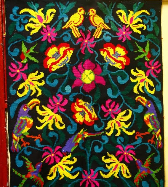 ESCENA EN VITRINA: TELARES en ATELIER DE TITI GUIULFO