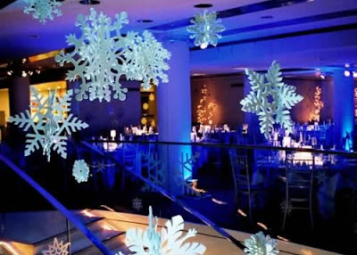 safe use of christmas decorations in nightclub and bar marketing - Christmas Decorations In Restaurants safe use of christmas decorations in nightclub and bar marketing - Christmas Decorations In Restaurants