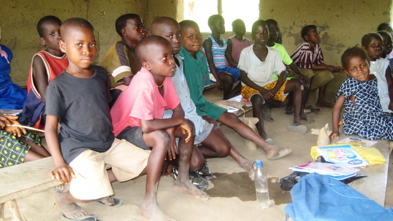 [Los+tres+cursos+en+un+mismo+aula.JPG]