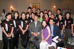 John Maxwell with the Manila organizers