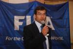 Oficial de la FIFA inspecciona proyecto juvenil