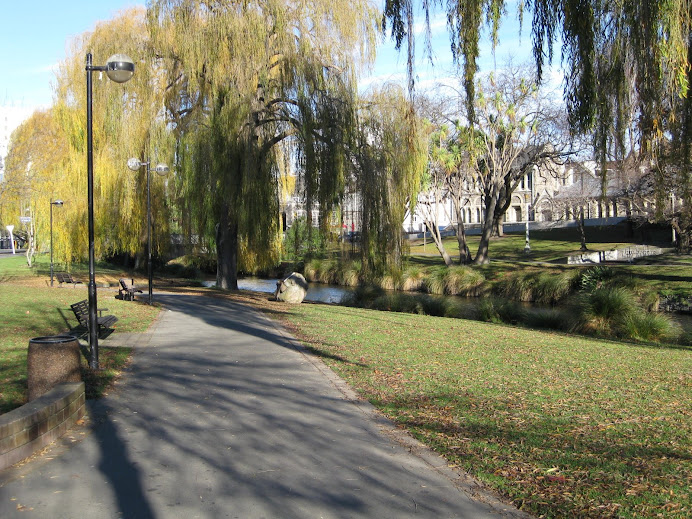 L'Avon contourne le centre ville