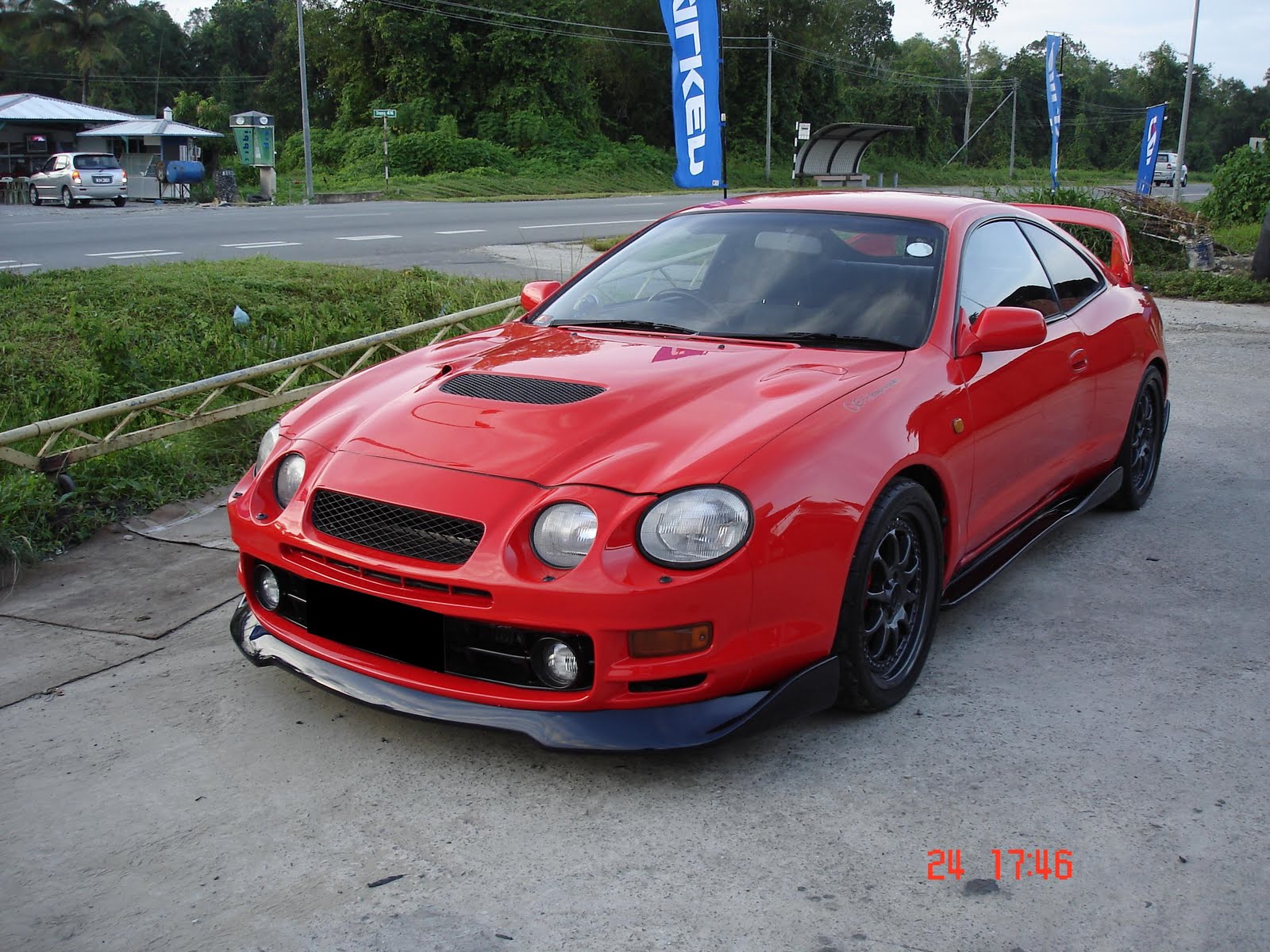 Красная Toyota Celica st20