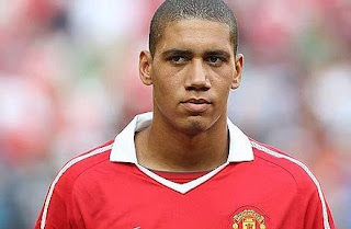 smalling happy with ferguson hand, smalling delighted ferguson, defender united, chris smalling, smalling image, smalling photo