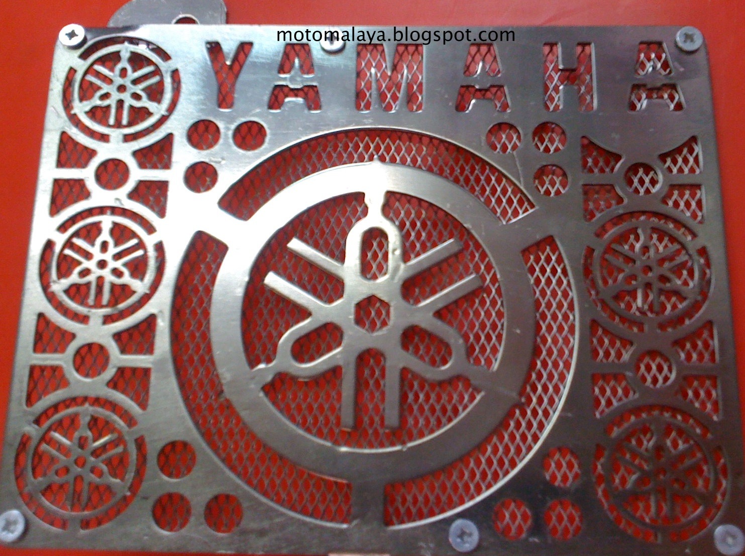 [13lc-radiator-cover.JPG]