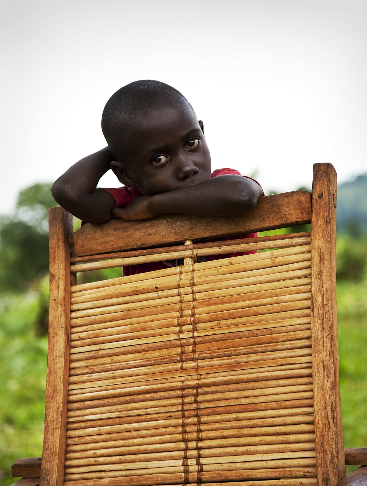 [Uganda+boy+with+chair2.jpg]