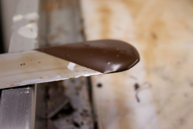 tempering chocolate, Scraping it off the marble, palette knife