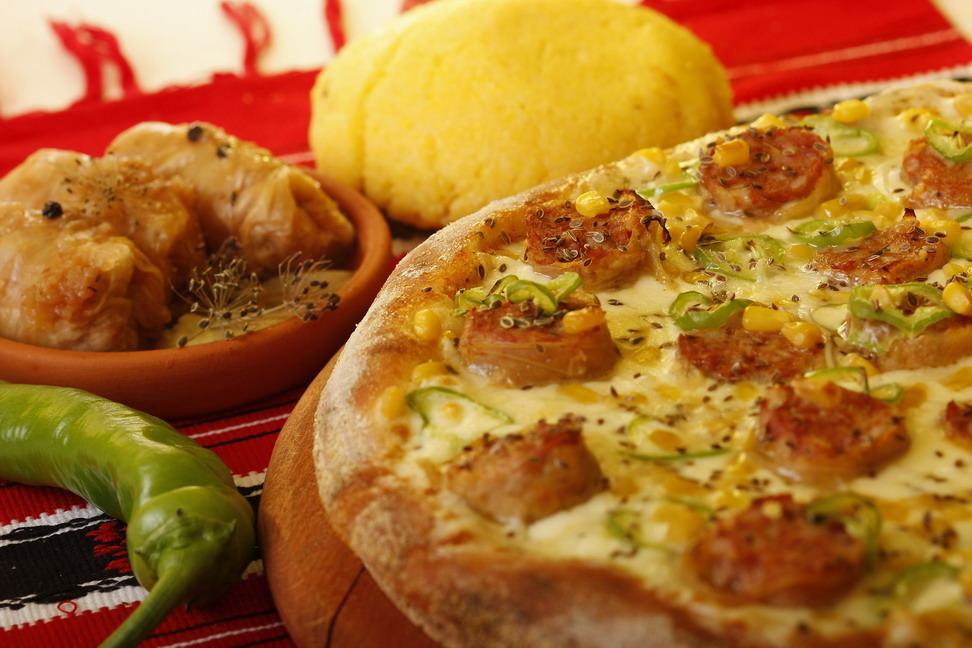 [Pizza+cu+Sarmale2.jpg]