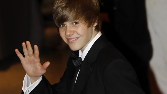 pictures of justin bieber on tour 2011. justin bieber 2011 tour dates