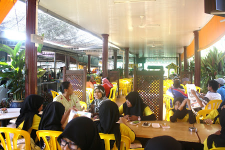 AT RESTORAN SABAR MENANTI ...AFTER QUALIFY FOR FINAL