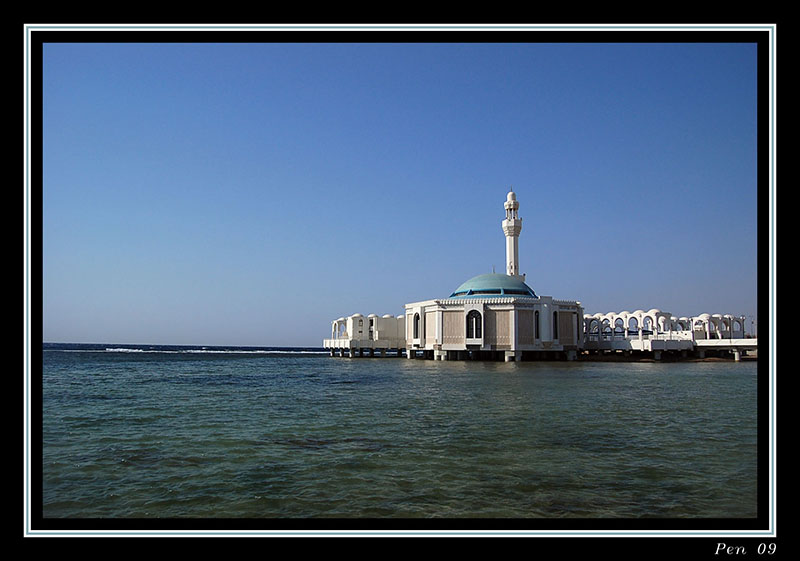 [mosque_and__the_sea.jpg]