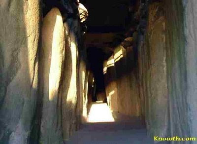 Winter Solstice sunrise at Newgrange - 19th December 2004