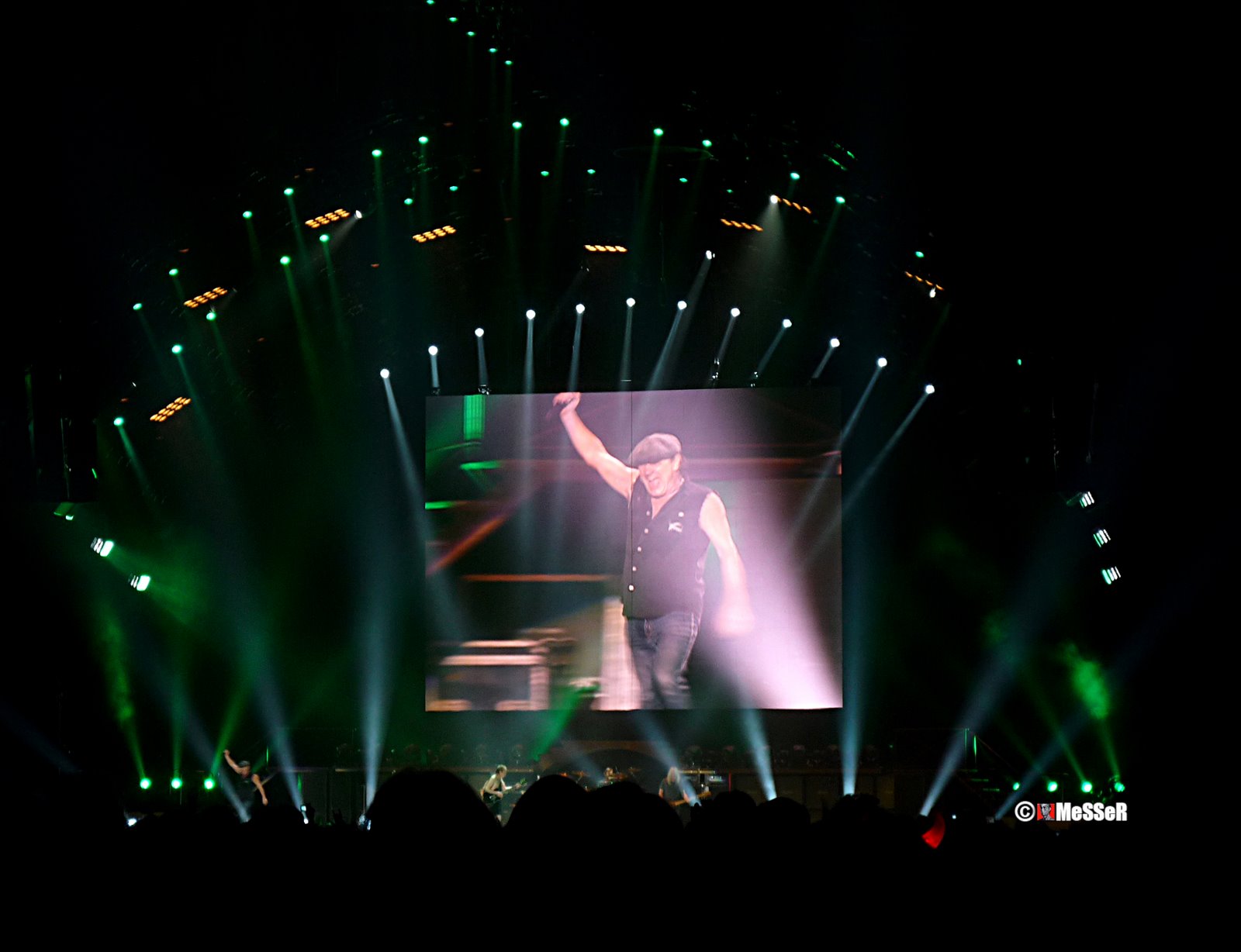 [P1010077+mic.jpg]