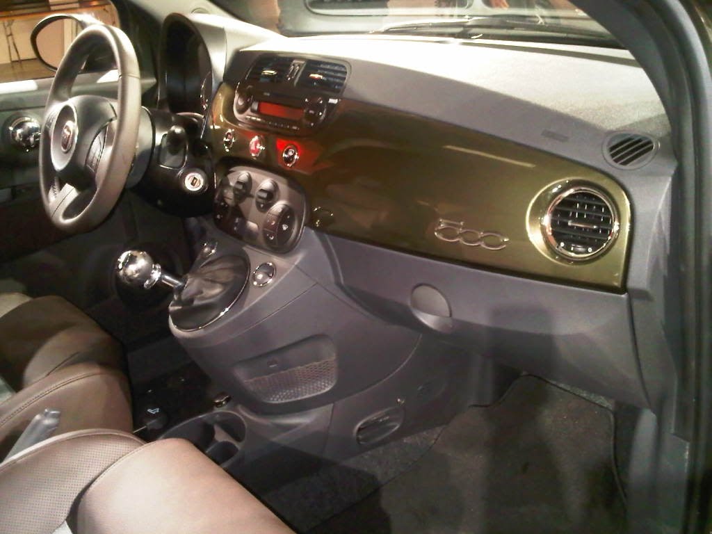 First Interior Photos Of The North American Fiat 500 Fiat 500 Usa