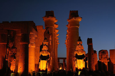 http://1.bp.blogspot.com/_7Jt4f3oncJo/SpzfUKdSECI/AAAAAAAAAVQ/gCrRdX61r08/s400/800px-LuxorTemple1.jpg